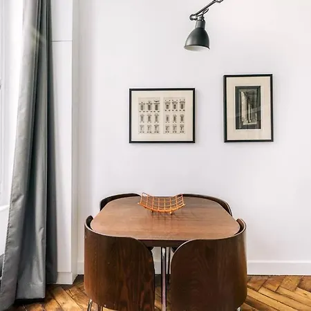 Apartment Bright In The 10arr. - 4 People